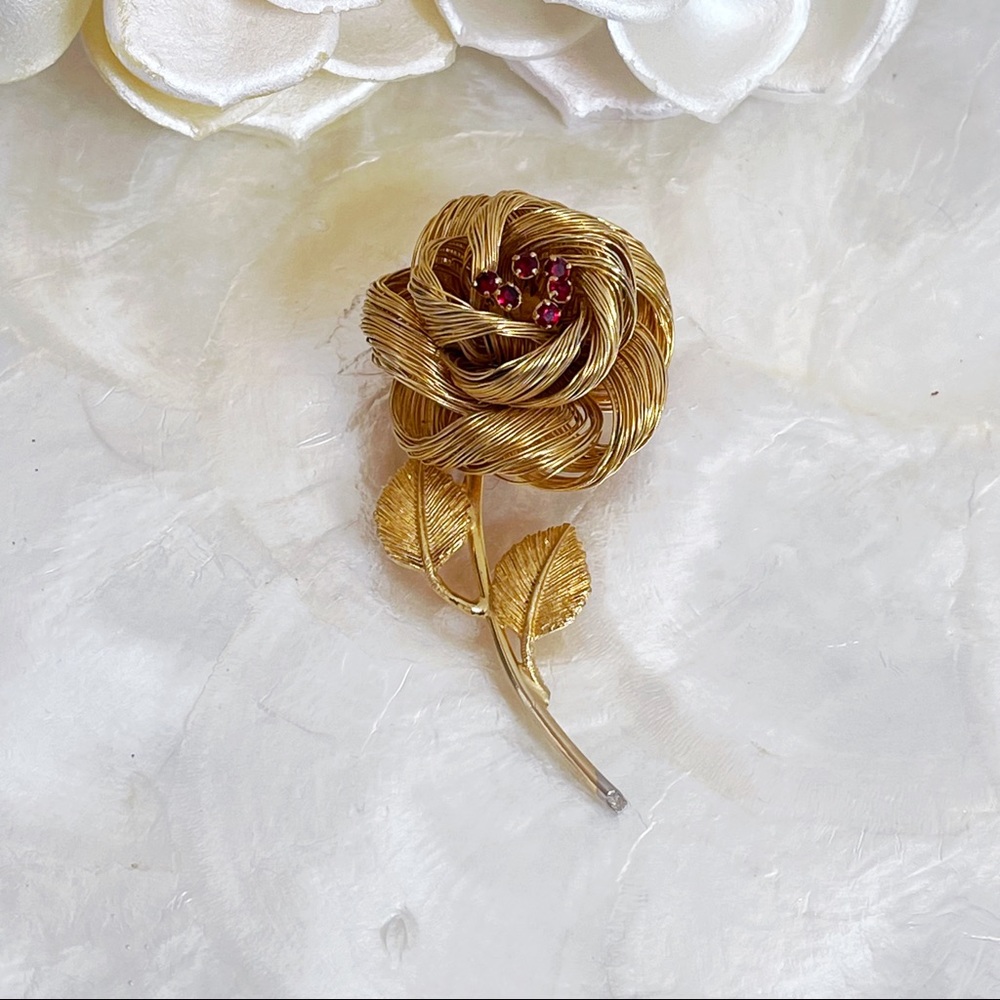 Vintage Gold Tone Wire Rose Red Rhinestone Brooch 3 1/4”